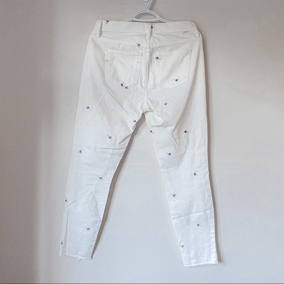Urban OUTFITTERS Daze Denim Floral Embroidered White Tapered Raw Hem Pants Sz 27 - Picture 2 of 7